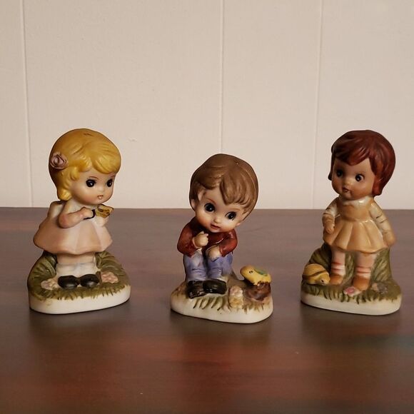 Vintage Lot of 3 Boy/Girl Wide Eyes Porcelain Bisque Figurines - Picture 1 of 13